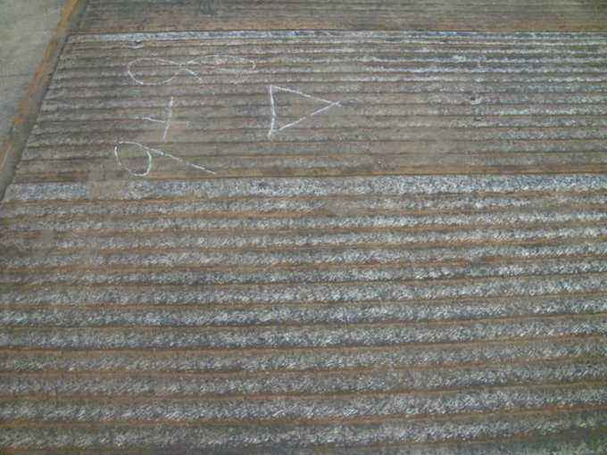 堆焊耐磨復(fù)合板.jpg 堆焊耐磨復(fù)合板.jpg