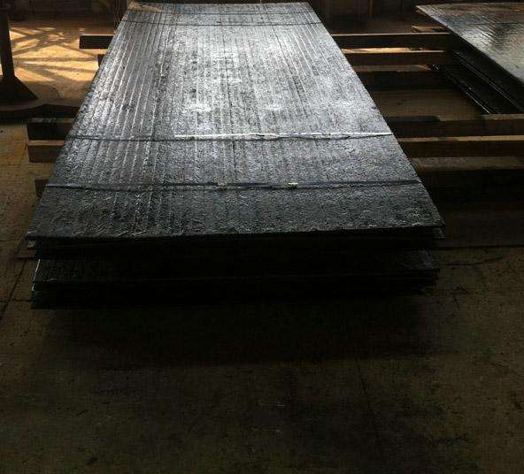 堆焊耐磨復(fù)合板.jpg 堆焊耐磨復(fù)合板.jpg